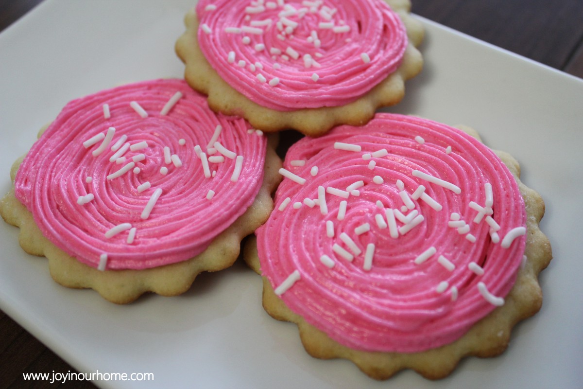 Sour Cream Cut-out Cookies from www.joyinourhome.com