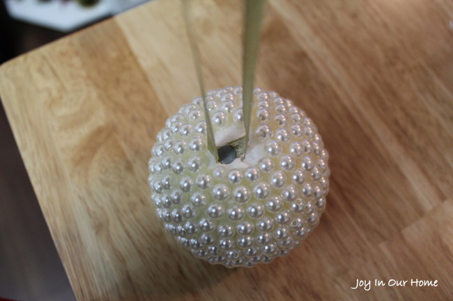 Pretty Pearl Ornament at www.joyinourhome.com