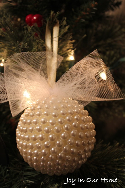 Pretty Pearl Ornament at www.joyinourhome.com