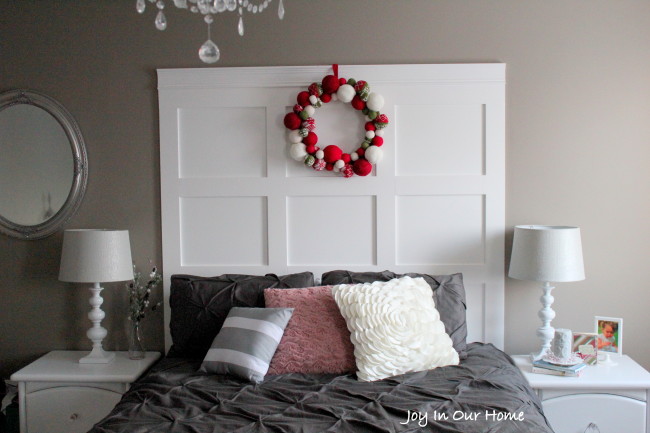 A Holiday Home Tour at www.joyinourhome. A simple but cozy Christmas. 