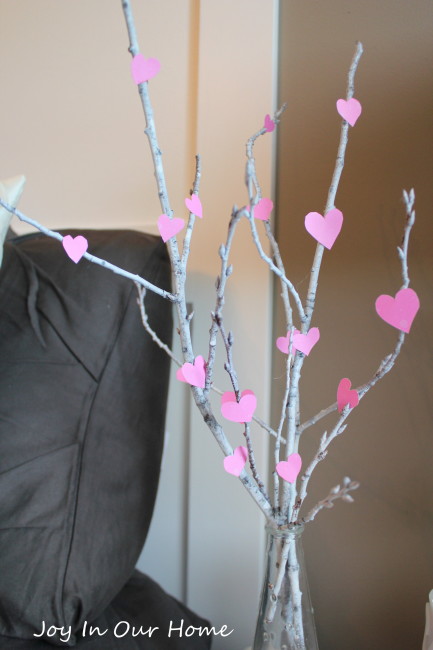 Valentine's Tree at www.joyinourhome.com Fun & Easy DIY Valentine's Decor