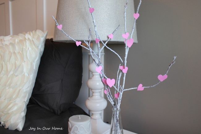 Valentine's Tree at www.joyinourhome.com Fun & Easy DIY Valentine's Decor