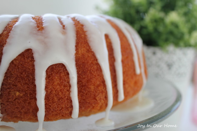 Lemon Poppyseed Bundt Cake at www.joyinourhome.com