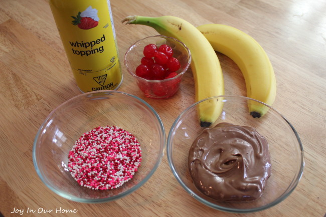 Mini Banana Splits at www.joyinourhome.com