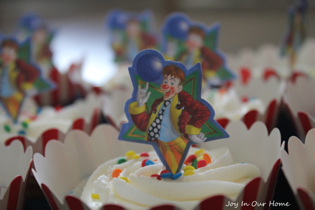 Circus-themed birthday party at www.joyinourhome.com 