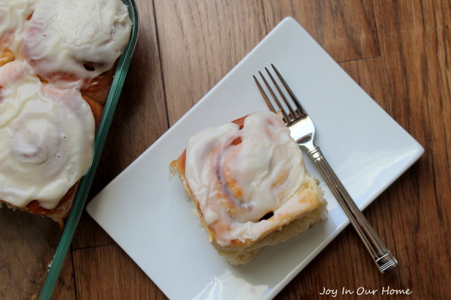 Overnight Cinnamon Buns from www.joyinourhome.com