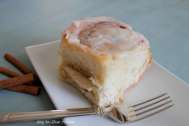 Overnight Cinnamon Buns from www.joyinourhome.com