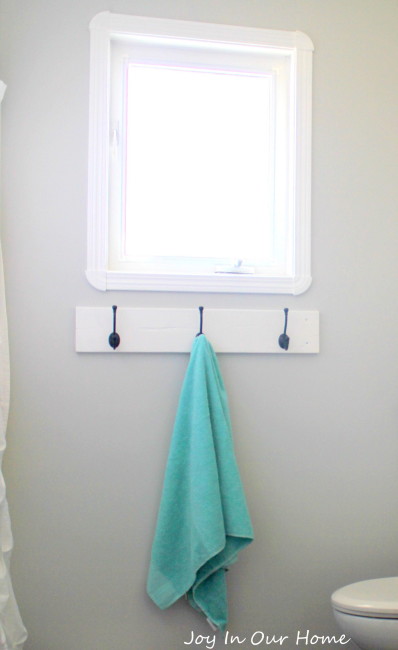 Reclaimed Wood Towel Hanger from www.joyinourhome.com