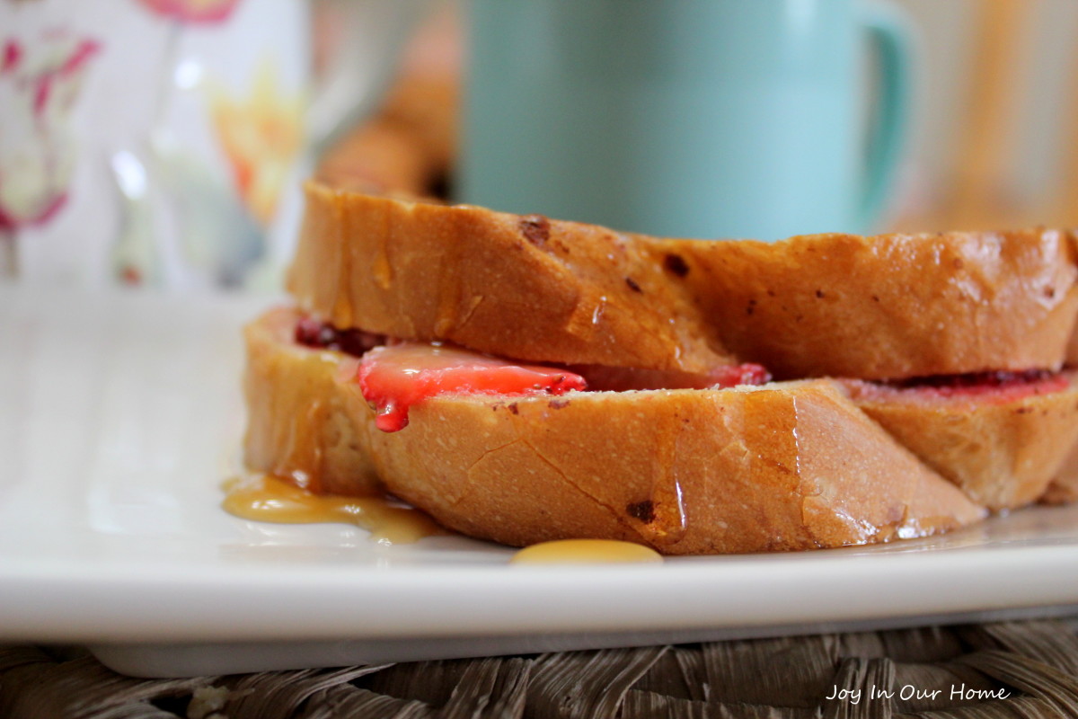 Cream Cheese Stuffed French Toast from www.joyinourhome.com