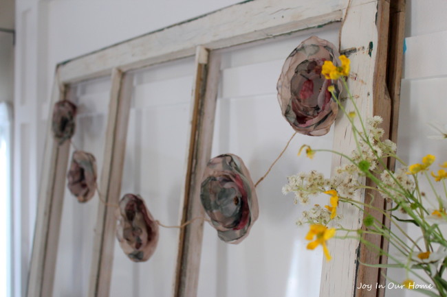 Shabby Chic Floral Garland from www.joyinourhome.com