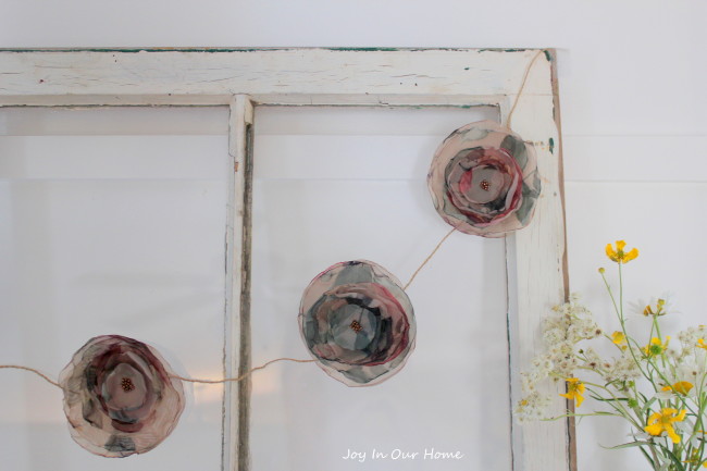 Shabby Chic Floral Garland from www.joyinourhome.com