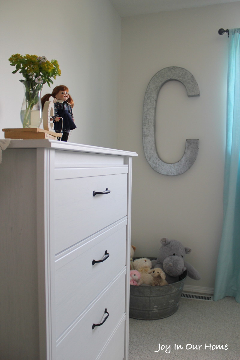 A Big Girl's Bedroom from www.joyinourhome.com