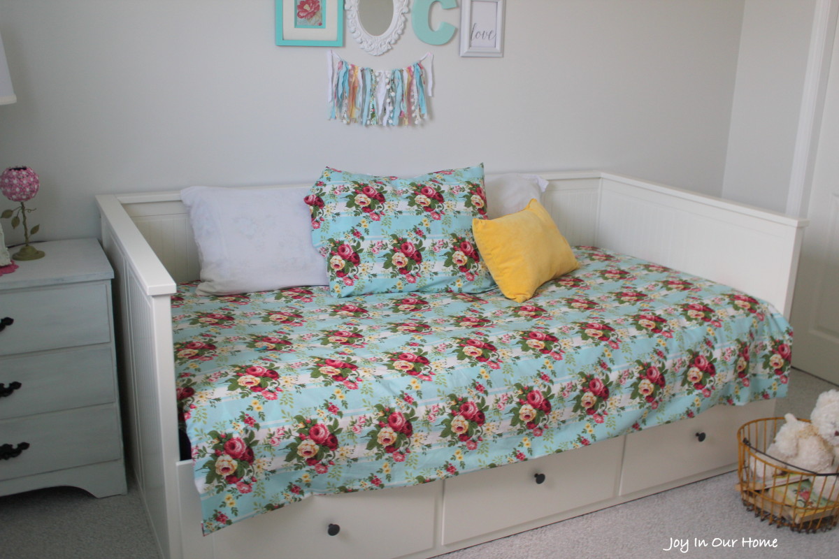 A Big Girl's Bedroom from www.joyinourhome.com