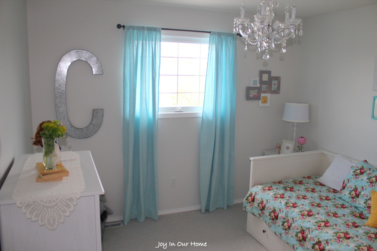 A Big Girl's Bedroom from www.joyinourhome.com