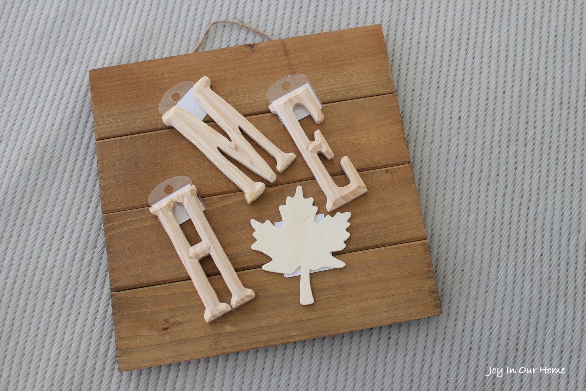 Quick and easy Canada Day sign from www.joyinourhome.com