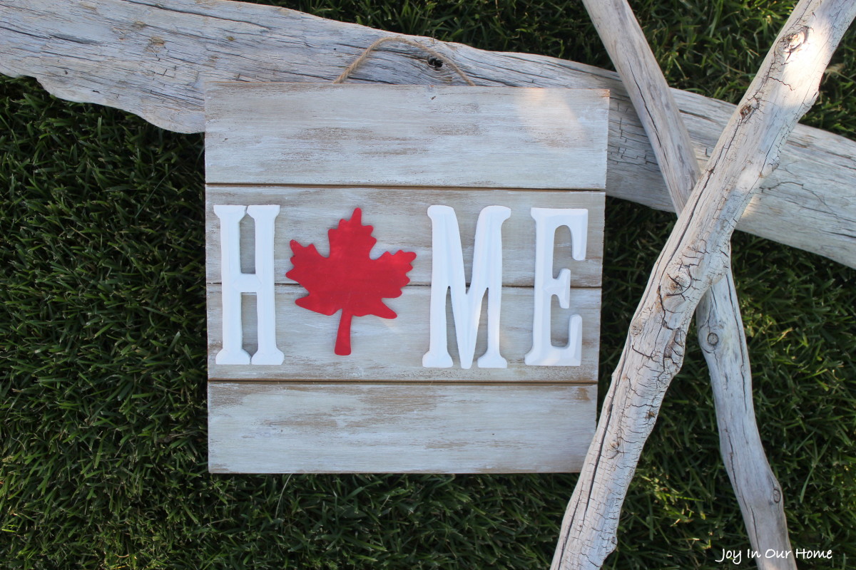 Quick and easy Canada Day sign from www.joyinourhome.com