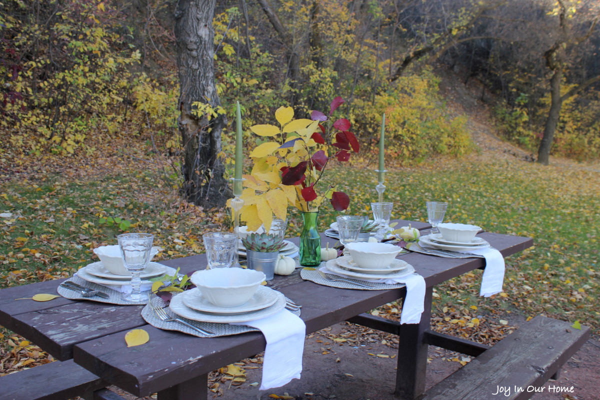 outdoor tablescape