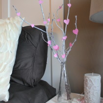 Valentine's Tree at www.joyinourhome.com   Fun & Easy DIY Valentine's Decor