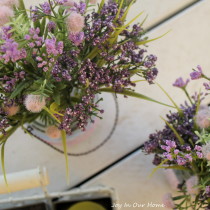 Pretty and Easy Spring Centerpieces from www.joyinourhome.com